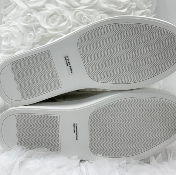 NWT! Dolce Vita Alvira Lace up sneakers - Picture 3 of 4